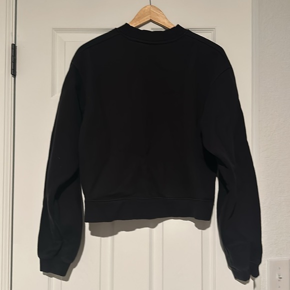 2 The North Face Crew Sweatshirts - Picture 3 of 5